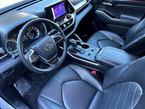 Used 2023 Toyota Highlander XLE image 9