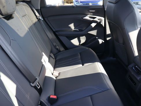 Used 2025 Audi Q6 e-tron Premium Plus image 14