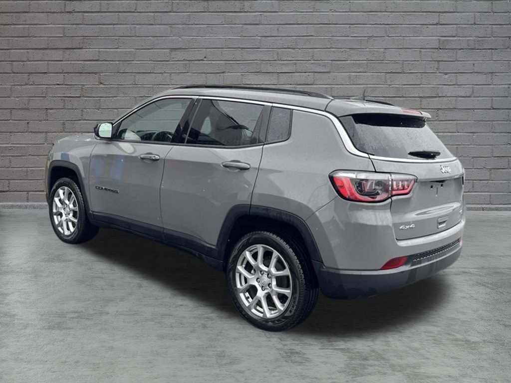 Used 2023 Jeep Compass Latitude AWD/4WD image 5