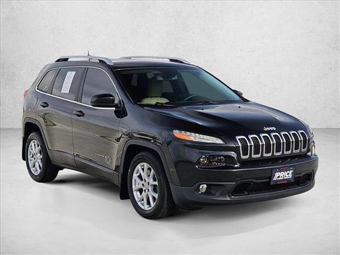 Used 2016 Jeep Cherokee Latitude w/ Safety/Convenience Group FWD image 3