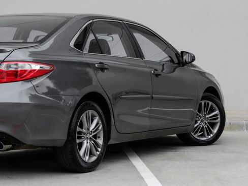 Used 2017 Toyota Camry SE w/ Protection Package (Q2) FWD image 6