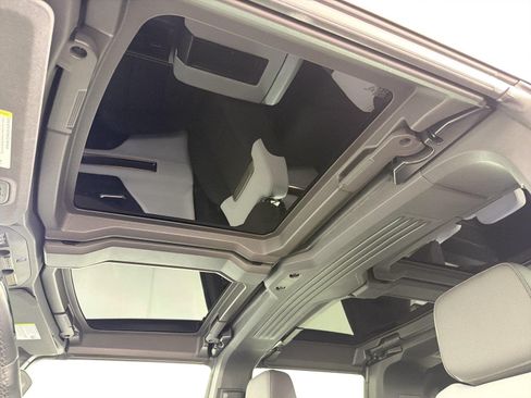 Used 2025 GMC Hummer EV 2X AWD/4WD image 36