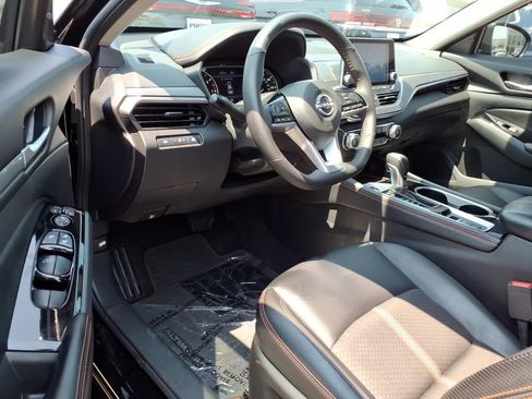 Used 2025 Nissan Altima 2.5 SR AWD/4WD image 11