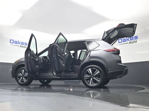 Used 2025 Nissan Rogue SL FWD image 60