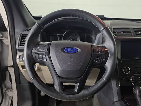 Used 2018 Ford Explorer XLT w/ Equipment Group 202A AWD/4WD image 10