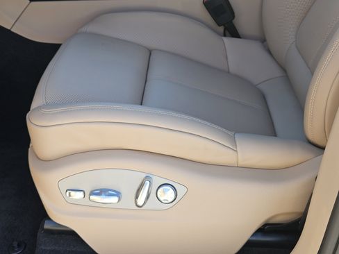 Certified 2025 Porsche Macan image 23