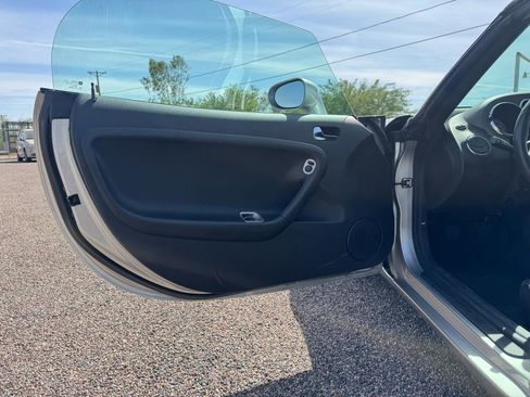 Used 2006 Pontiac Solstice Convertible w/ Premium Package RWD image 31