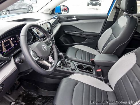 Used 2023 Volkswagen Taos SEL image 9