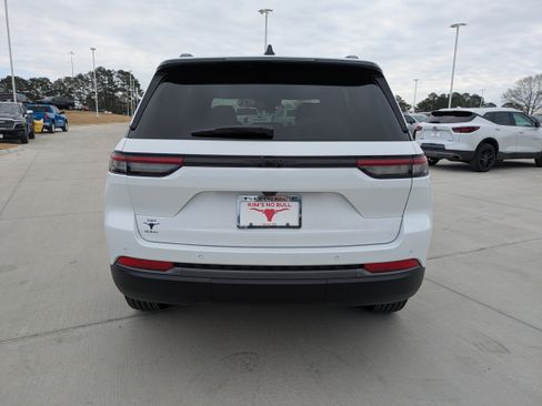New 2026 Jeep Grand Cherokee Altitude RWD image 6