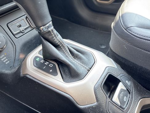Used 2017 Jeep Renegade Limited AWD/4WD image 21