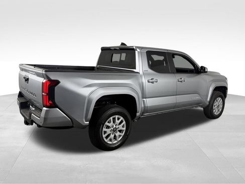 Used 2025 Toyota Tacoma SR5 AWD/4WD image 6