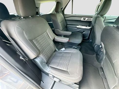 Used 2021 Ford Explorer XLT image 27