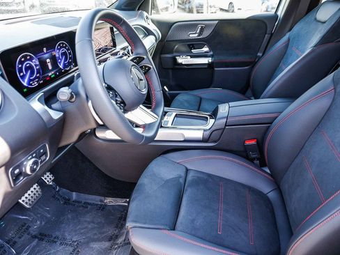 Used 2024 Mercedes-Benz EQB 300 4MATIC image 19