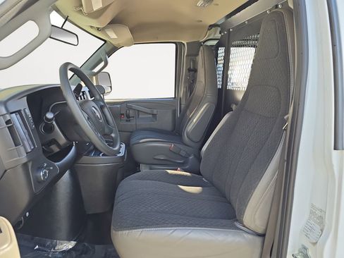 Used 2024 GMC Savana 2500 w/ Driver Convenience Package image 9