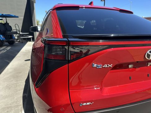 Used 2024 Toyota bZ4X XLE w/ Weather Package image 13