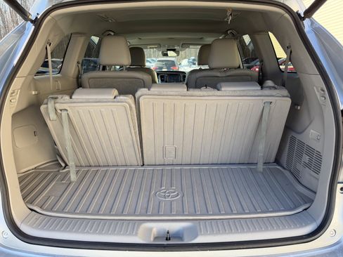 Used 2019 Toyota Highlander AWD V6 image 28