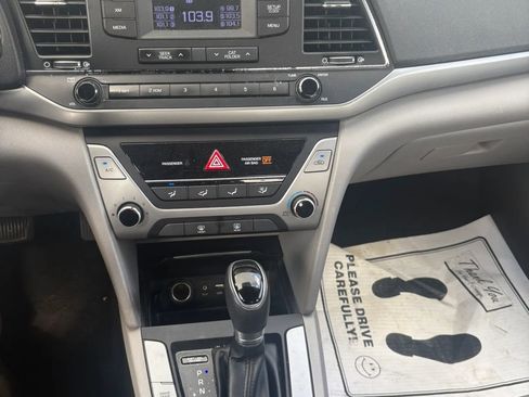 Used 2017 Hyundai Elantra SE FWD image 10