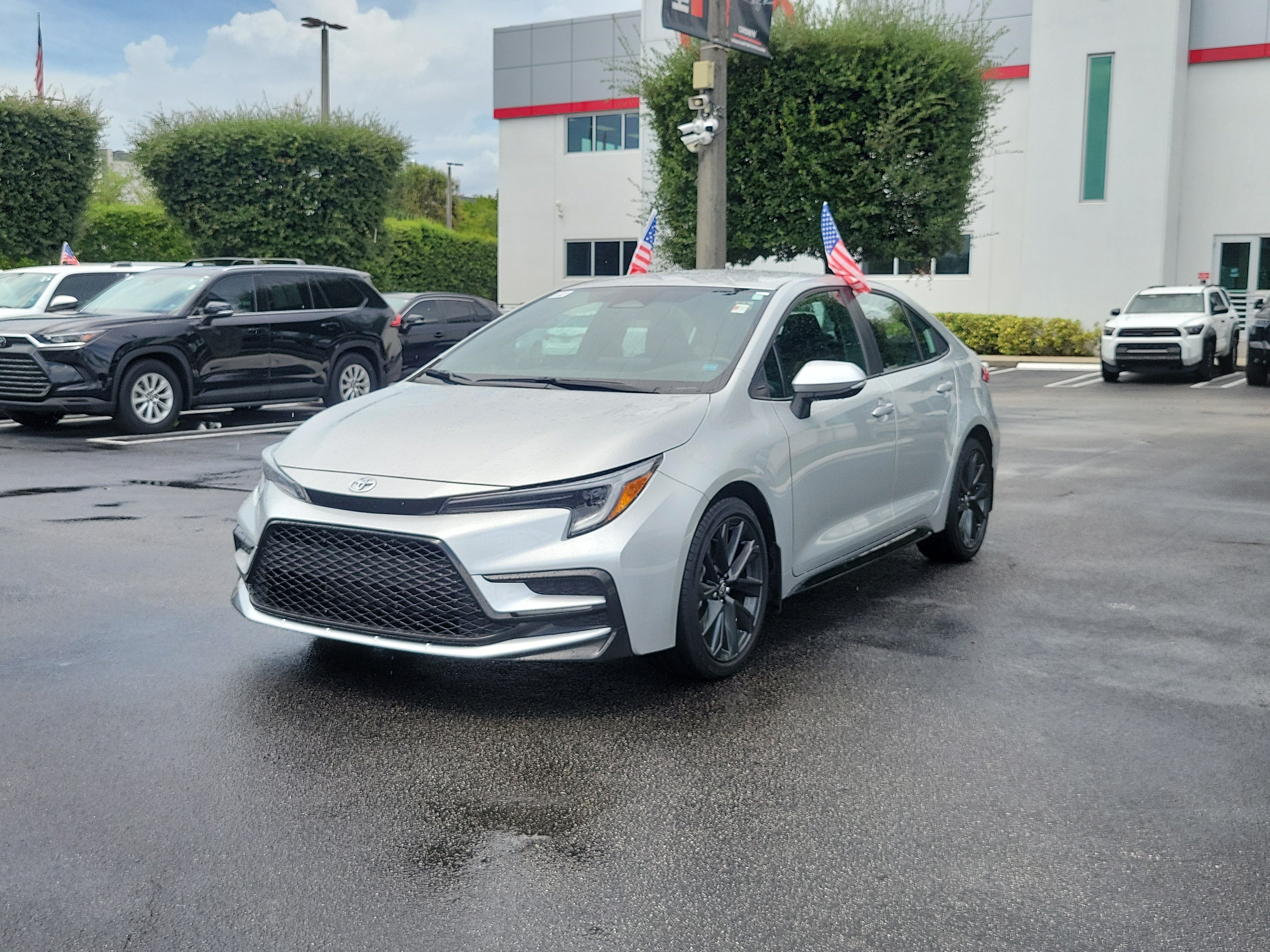Used 2025 Toyota Corolla SE FWD image 5