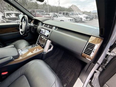 Used 2019 Land Rover Range Rover Supercharged image 34