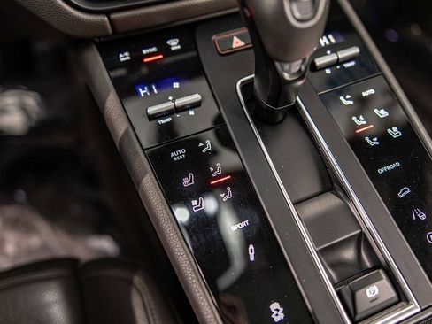 Used 2022 Porsche Macan S image 29