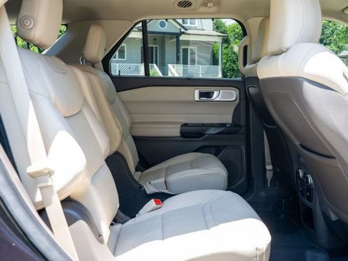 Used 2020 Ford Explorer Platinum w/ Premium Technology Package AWD/4WD image 52