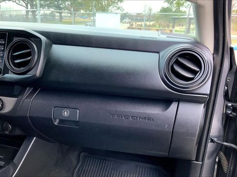 Used 2020 Toyota Tacoma SR image 18