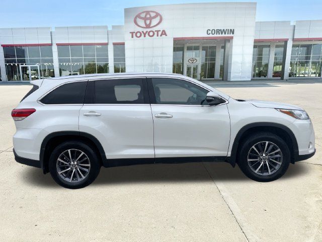 Used 2019 Toyota Highlander XLE AWD/4WD image 6