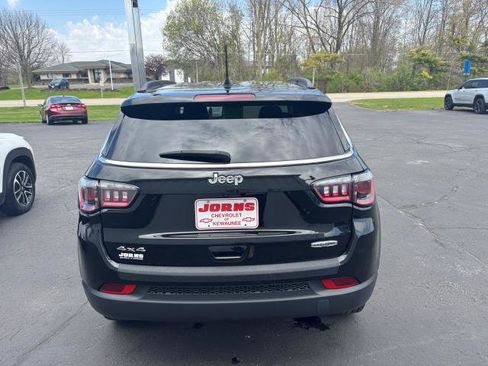 Used 2022 Jeep Compass Latitude w/ Convenience Group AWD/4WD image 4