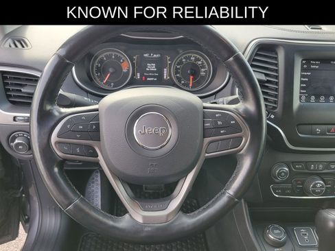 Used 2020 Jeep Cherokee Latitude Plus w/ Comfort/Convenience Group AWD/4WD image 18