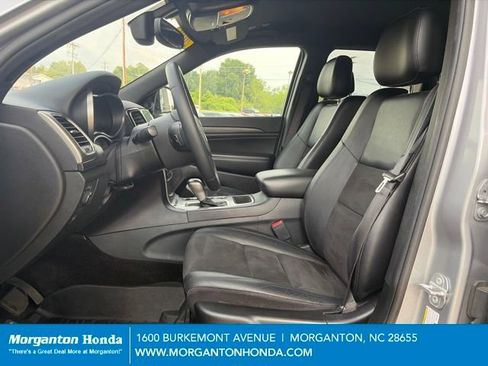 Used 2019 Jeep Grand Cherokee Laredo w/ Laredo X Package AWD/4WD image 13