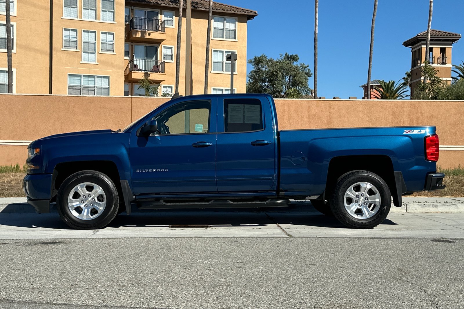 Used 2017 Chevrolet Silverado 1500 LT w/ All Star Edition AWD/4WD image 7
