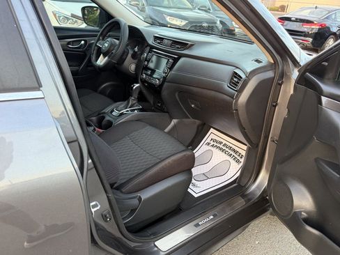 Used 2018 Nissan Rogue SV FWD image 12