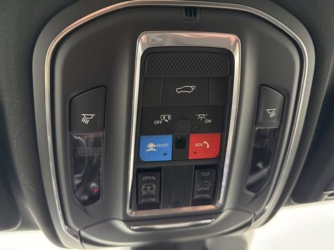 New 2025 Jeep Grand Cherokee Laredo X w/ Luxury Tech Group I image 32