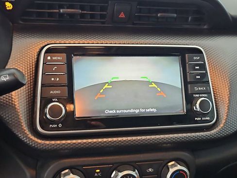 Used 2020 Nissan Kicks S image 20