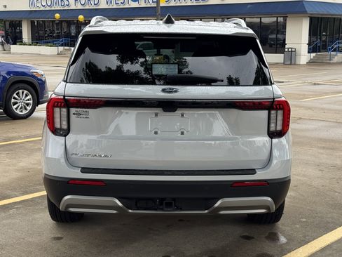 Used 2025 Ford Explorer Platinum image 6