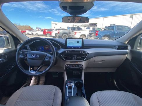 Used 2020 Ford Escape SE Sport image 17