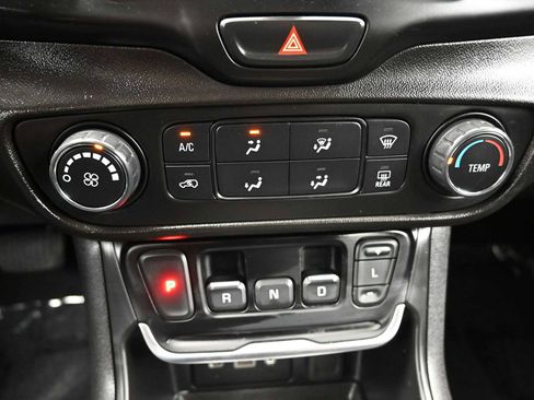 Used 2020 GMC Terrain SLE image 20