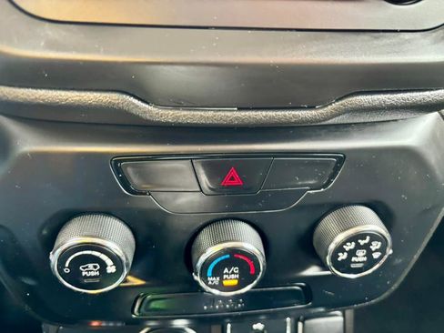 Used 2020 Jeep Renegade Sport image 22