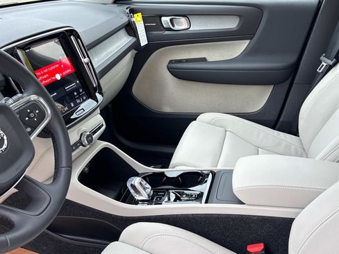 New 2026 Volvo XC40 B5 Plus w/ Climate Package image 19