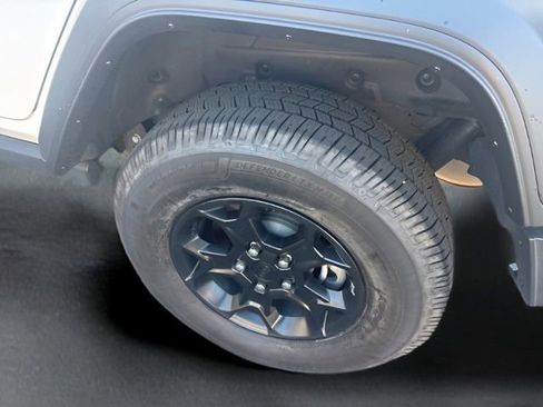 Used 2023 Jeep Wrangler Unlimited w/ Sun & Screen Package image 26