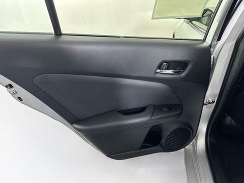 Used 2022 Toyota Prius LE image 26