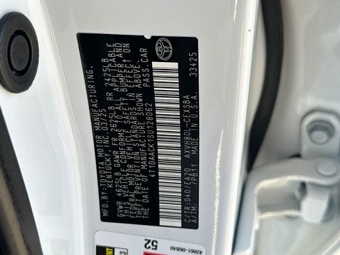 Used 2025 Toyota Camry SE image 32