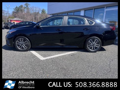 Used 2023 Kia Forte GT-Line w/ GT-Line Premium Package FWD image 2