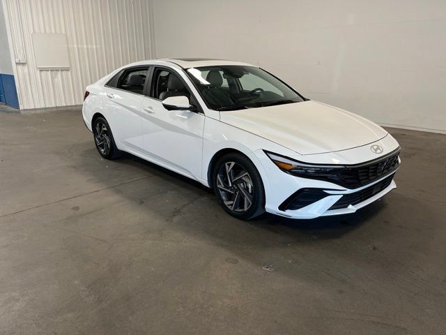 Used 2024 Hyundai Elantra Limited FWD image 1