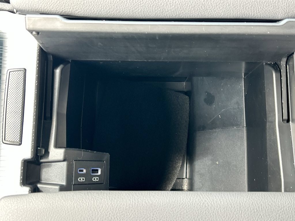 Used 2024 Toyota Sienna XSE FWD image 23