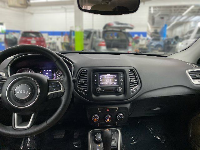 Used 2018 Jeep Compass Sport AWD/4WD image 29
