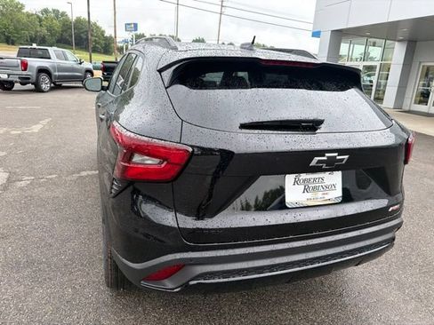 Used 2026 Chevrolet Trax RS w/ Sunroof Package FWD image 25