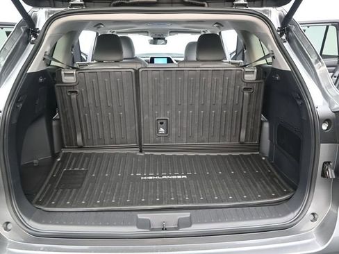 Used 2026 Toyota Highlander XLE image 15