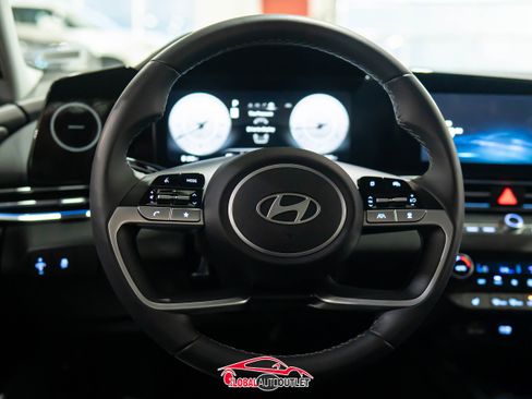 Used 2025 Hyundai Elantra SEL image 23