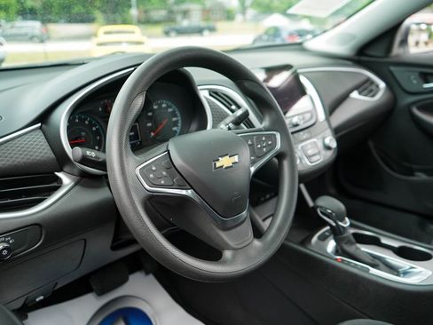 Used 2022 Chevrolet Malibu LS FWD image 5
